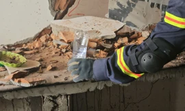 Những chai nước úp ngược giúp đoàn cứu hộ Việt Nam cảnh báo rung chấn tại Myanmar