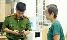 Hình ảnh ngày đầu hoạt động của công an xã, phường mới ở Hà Nội 