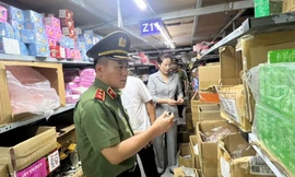 Giám đốc Công an Hà Nội thân chinh kiểm tra thực tế tình hình sản xuất, kinh doanh tại thủ phủ La Phù