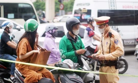 Hơn 1.000 shipper và xe công nghệ vi phạm giao thông trong một tháng
