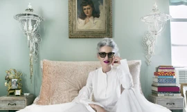 Gặp gỡ cụ bà sành điệu nhất thế giới: Không thể nào ra đường mà thiếu son môi!