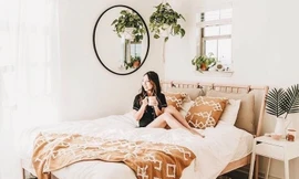 Tốn tiền triệu mua đồ dưỡng da nhưng vẫn bị lên mụn, nguyên nhân hóa ra đến từ drap giường