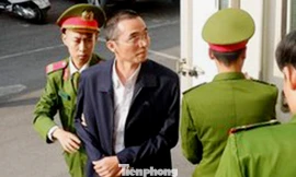 Cơ quan chức năng áp giải cựu Chánh Tranh tra Bộ Thông tin và Truyền thông trong đợt xét xử lần 1 ngày 25/11/2019.