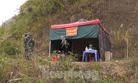 Bộ đội biên phòng lập chốt chống dịch ở biên giới.