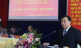 Ông Hoàng Xuân Đán phát biểu tại kỳ họp thứ 9 HĐND huyện Lục Yên.