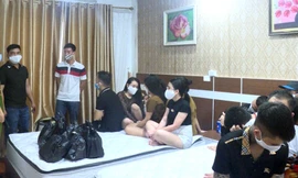 Các đội tượng tụ tập. sử dụng trái phép ma tuý trong khách sạn.