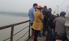 Người nhảy cầu Long Biên cứu cô gái không phải bạn trai