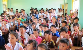 Động viên, chia sẻ với học sinh nghèo Mũi Cà Mau