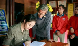 Ngọc Hân tới thăm mộ, thắp hương cho Đại tướng