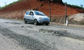 Tuyến đường 95 tỷ đồng đồng hư hỏng chỉ sau vài tháng đưa vào sử dụng