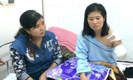 Cô giáo Tiền bị mất cánh tay khi vượt 130km đến trường