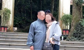 Ông Xem cùng chị Ph. đi du lịch và chụp ảnh ở những địa điểm du lịch