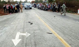 Người dân tại hiện trường vụ tai nạn