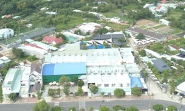 Khu vực nhà liên kết và quán cà phê Villa, nơi diễn ra việc mở đường trái phép để phân lô