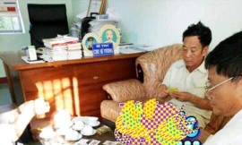 Cảnh 3 cán bộ xã Ia Rsươm đánh bài bị dân đăng lên facebook