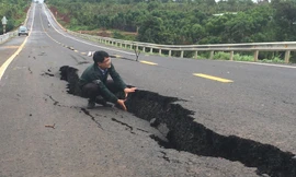Mặt đường tránh qua thị trấn Chư Sê bị sụt lún nghiêm trọng