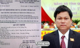 Ông Nguyễn Văn Quân (bên trái) trong một lần trao quyết định bổ nhiệm cán bộ - Ảnh Công an Đà Nẵng