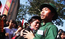 Xúc động tiễn con em lên đường nhập ngũ 