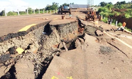 Hiện trường tuyến đường tránh Chư Sê bị hỏng nghiêm trọng
