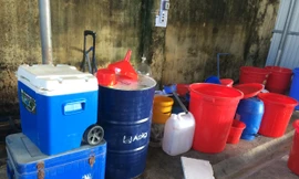 Một số vật dụng để sản xuất ma tuý còn lại tại hiện trường