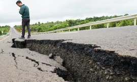 Đường 250 tỉ vừa được đưa vào sử dụng đã hỏng nghiêm trọng