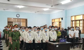 Hùng "siđa" cùng đồng phạm trước vành móng ngựa