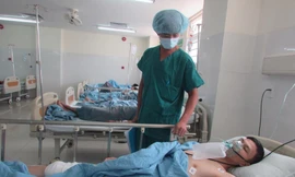 Anh Việt đang được điều trị tại bệnh viện