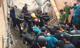 Lực lượng chức năng tìm thi thể ông Bằng