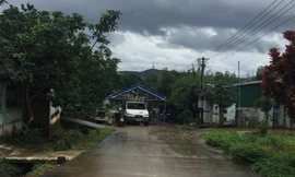 Gia đình lo mai táng cho anh Dũng