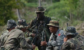 Binh sĩ Philippines thường phải dùng súng cũ của Mỹ