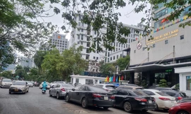 Đoạn đường qua Cục Đường bộ Việt Nam nhếch nhác do không được bố trí vốn liên tục