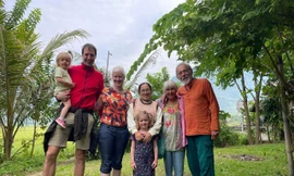 Cô gái Thái thành bà chủ homestay, 'chắp cánh' nghề thổ cẩm quê hương 