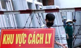 Cán bộ nghi mắc COVID-19, UBND phường bị phong toả 'khẩn'