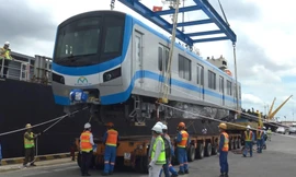 Đoàn tàu Metro số 1 cập cảng Khánh Hội năm 2020.