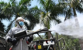 Quân đội phun hóa chất khử khuẩn ở Bắc Giang.