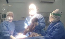 Ca mổ bắt con thành công cho thai phụ mắc COVID-19.