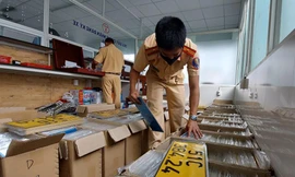 TPHCM còn 30.000 ô tô kinh doanh vận tải chưa đổi biển số vàng.