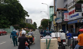 Các chốt kiểm soát nội thành tạm dừng kiểm tra di biến động dân cư.