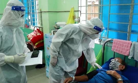 Các F0 khỏi bệnh chăm sóc F0 tại Bệnh viện Dã chiến điều trị COVID-19 số 1 Phú Nhuận.