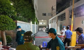 Lối ra vào bệnh viện được phong tỏa nghiêm ngặt.