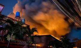 Hiện trường vụ cháy kinh hoàng nhà kho ở TPHCM