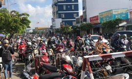 Ghi nhận của phóng viên vào sáng 31/5, rất đông người dân quận Gò Vấp, TPHCM vẫn được rời địa phương để đi làm ở các nơi khác.