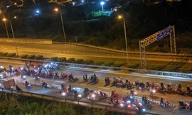 Hàng trăm 'quái xế' ngang nhiên chặn cao tốc làm đường đua