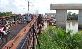Người dân TPHCM 20 năm mòn mỏi chờ một cây cầu