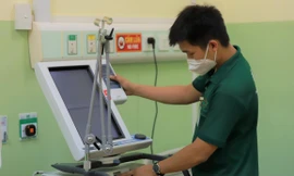 Thần tốc lập Trung tâm điều trị bệnh nhân COVID-19 vừa và nặng trong Quân y viện