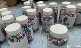 Lượng lớn thuốc điều trị COVID-19 giả bị thu giữ.