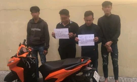 Nhóm 'quái xế' tại cơ quan chức năng.