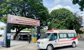 Cận cảnh sân bóng đá thành khu cách ly điều trị F0 ở TP HCM 