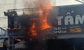 Tiệm cơm tấm ở TPHCM cháy ngùn ngụt, cả khu dân cư náo loạn