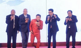 Thầy trò Đường Tăng hội ngộ trong bản phim mới. Duy chỉ vai Sa Tăng là có sự thay đổi so với năm 1986 vì nghệ sĩ Diêm Hoài Lễ đã qua đời. Ảnh: Sina.